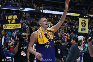 前队友：曾和马拉多纳开车出行，交警把我们拦住只为和他合影（前队友回忆：与马拉多纳同车出行，交警拦停只为合影）