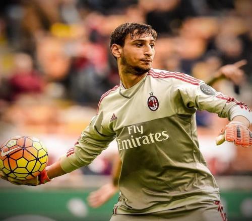 现在哪里还能买到这件拜仁125周年啤酒节正版球衣？（拜仁125周年啤酒节正品球衣现在还能在哪里入手？）