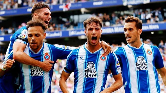 德转盘点今年“奇迹”：库拉索进军世界杯、拜仁开局16连胜在列（德转回顾年度奇迹：库拉索闯入世界杯，拜仁开季豪取16连胜）