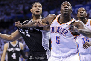 欧文突破防守连续得分（欧文强突防线连连得手）