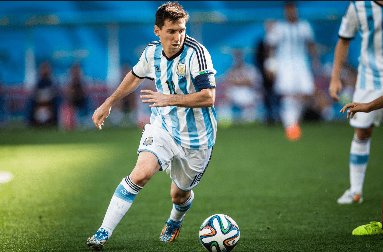 祸从口出！官方：多次争议言论，艾梅加被斯特拉斯堡队内禁赛（斯特拉斯堡官方：艾梅加因多次争议言论被内部停赛）