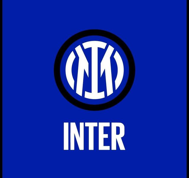 兰多·诺里斯领取个人第一座F1车手世界冠军奖杯（兰多·诺里斯捧起生涯首座F1车手世界冠军奖杯）