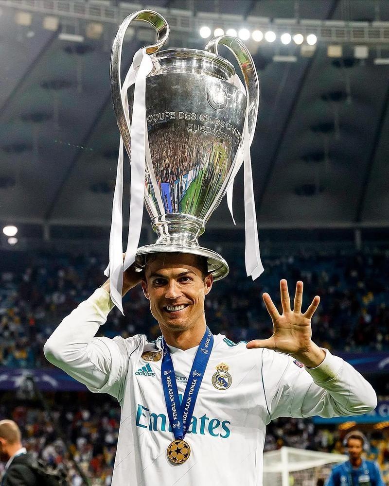 萨拉维亚：姆巴佩会成为历史最佳之一；梅西是独一无二的存在（萨拉维亚：姆巴佩终将跻身历史最佳行列，梅西无可替代）