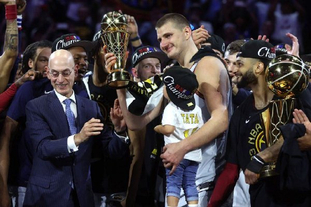 曼联接下来的英超五场大战：与切尔西、利物浦及其他竞争对手的赛程对比（曼联英超未来五战前瞻：与切尔西、利物浦及其余竞争对手的赛程对照）