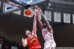 TA：莫斯克拉的贡献远不止是“临时救火”，他完全封锁了凯恩（TA：莫斯克拉的作用远超权宜之计，他彻底冻结了凯恩）