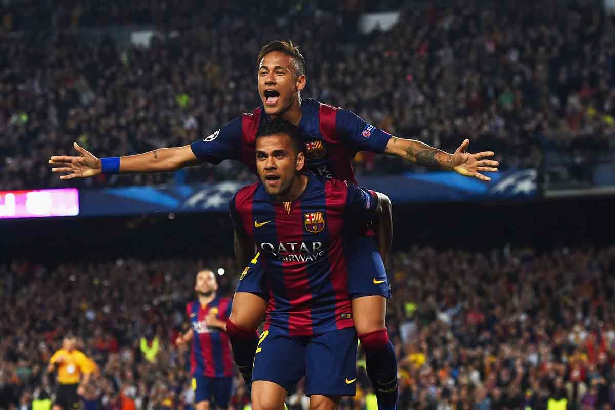 后卫关键拦截，守住关键领先（后卫致命抢断，稳住领先优势）